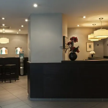 Отель Le Bon Нёйи-сюр-Сен