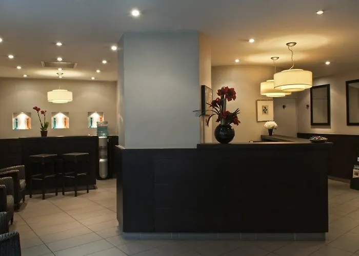 Hotel Le Bon Neuilly-sur-Seine