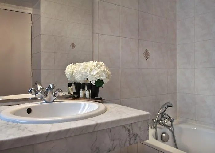 Hotel Le Bon Neuilly-sur-Seine